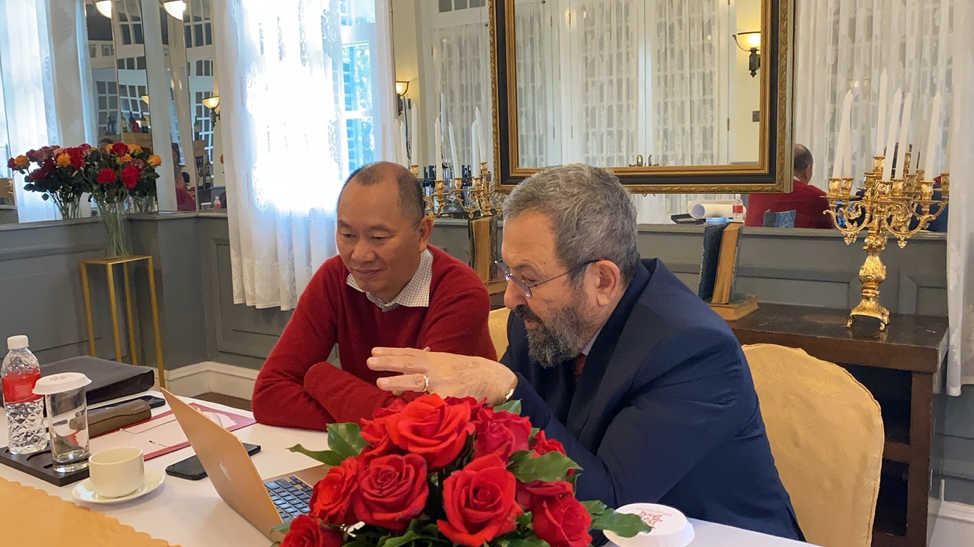    Former Israeli Prime Minister Ehud Barak, Former Japanese State Minister of Defense Yasuhide Nakayama and CEO of Boston Global Forum Nguyen Anh Tuan discussed the Shinzo Abe Initiative for Peace and Security.